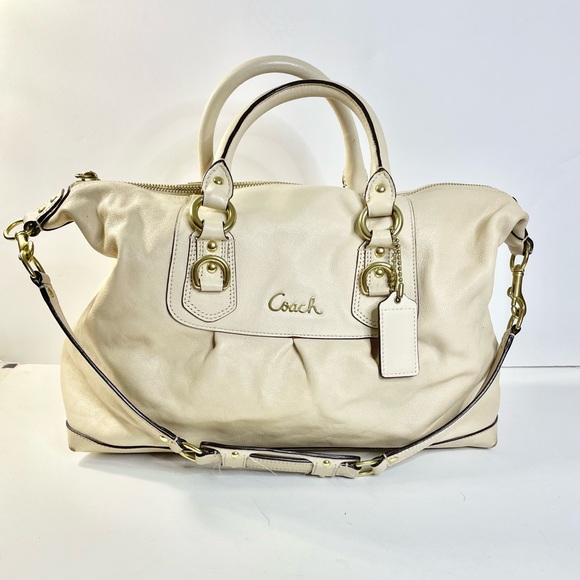 Coach Handbags - Coach Purse! 🔥🔥Cream Butter Soft Leather!